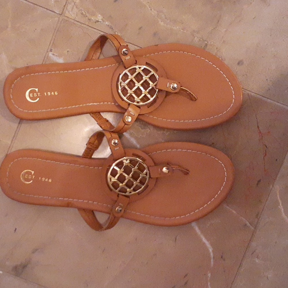 C est 1946 - Sandal w/ gold finish hardware